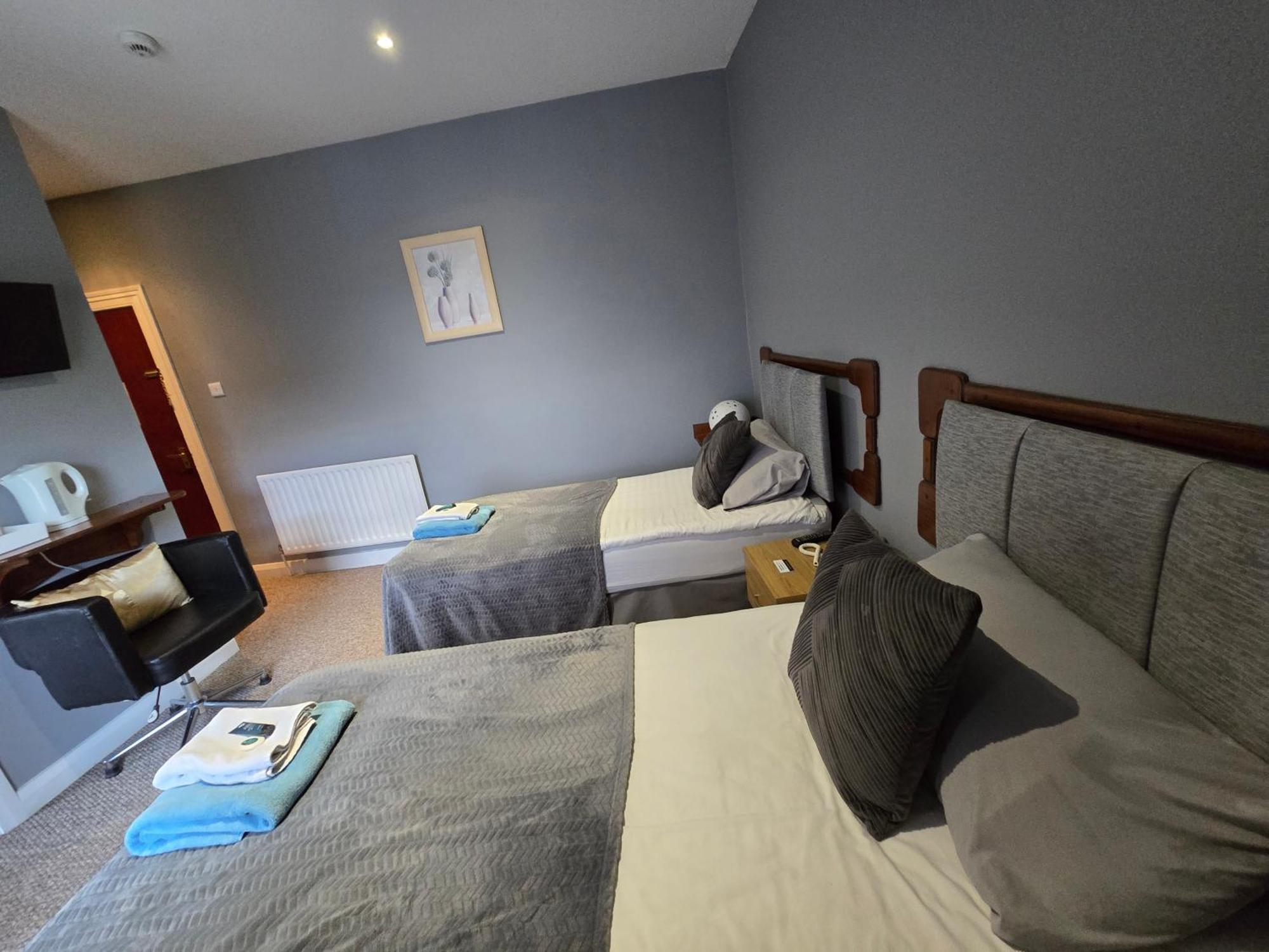 Manor Hotel Ballymoney Exteriér fotografie
