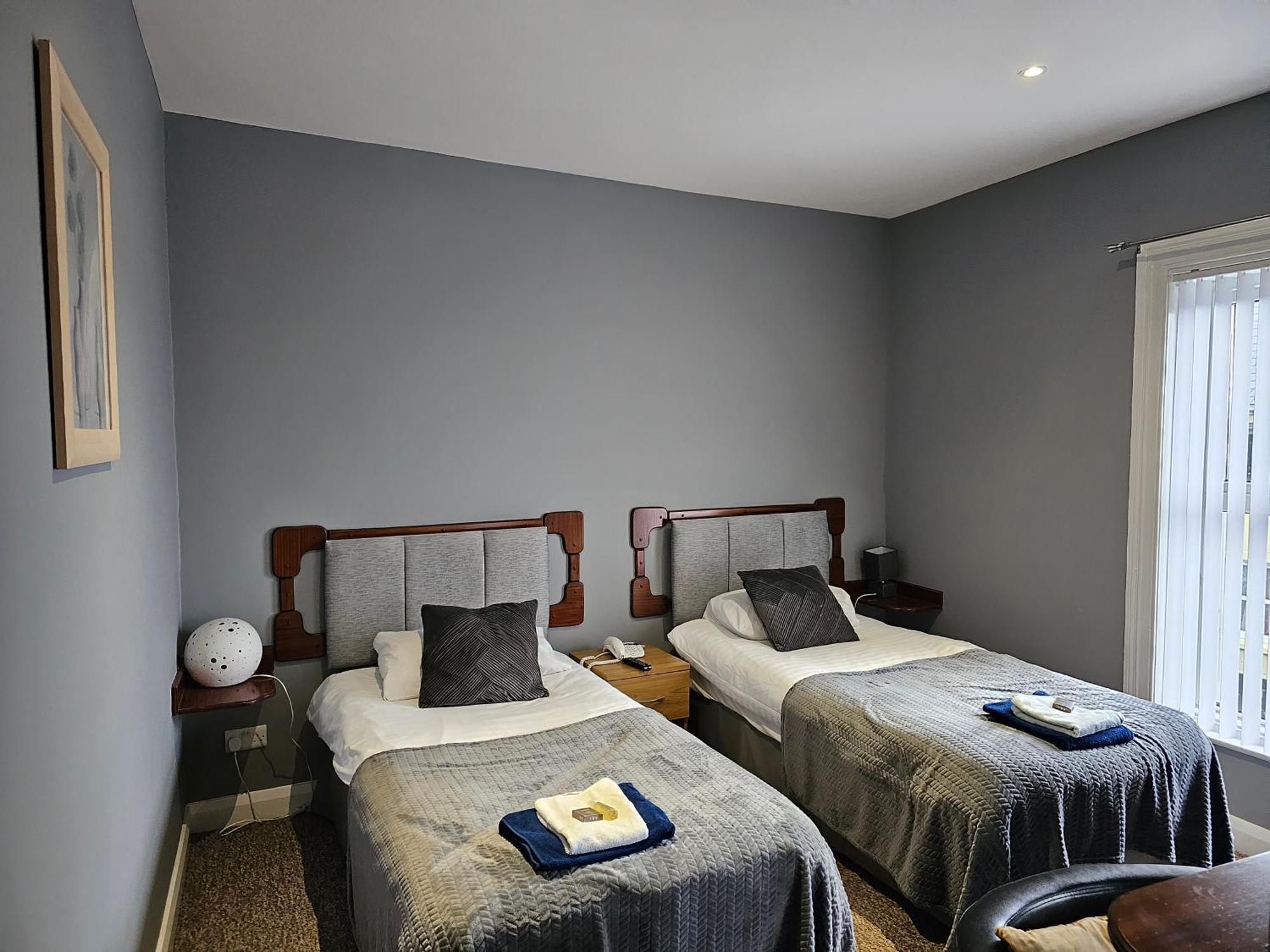 Manor Hotel Ballymoney Exteriér fotografie